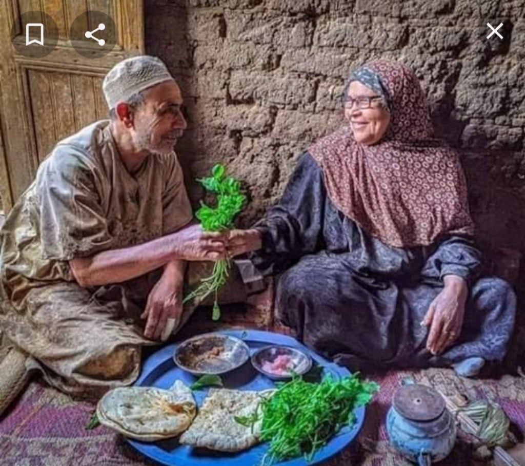 سعادة البسطاء