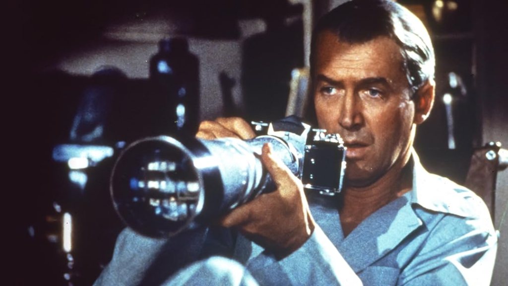 النافذة الخلفية.. وفكرة التلصص بين هيتشكوك&nbsp;وسارتر